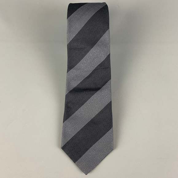 LOUIS VUITTON Grey Black Diagonal Stripe Silk Tie - Picture 2 of 5
